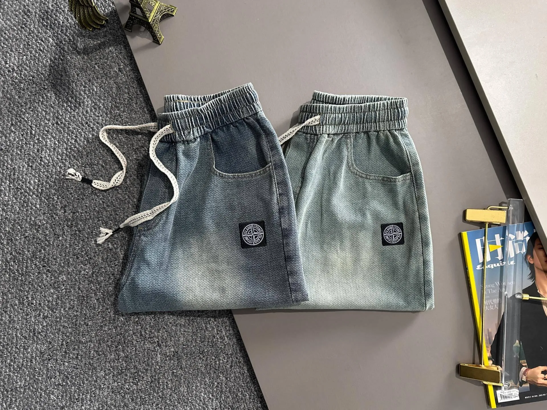 🅿️330 Stone Island 2025 summer new jeans denim shorts are woven from imported Japanese Denim plain cotton denim fabrics. They have three standards. The top stonewashing process makes the texture reach the old taste of the 1980s. It is soft, delicate, comfortable and breathable. The color has a modern and fashionable vicissitudes. The upper body is versatile and fashionable! Light luxury, a must-have item for daily commuting! Size: M-4XL (please state your height and weight when placing an order)